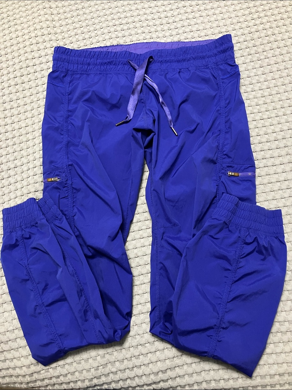 RARE Lululemon Leader of the Track Pants Sz 8 in Beach Ball Blue